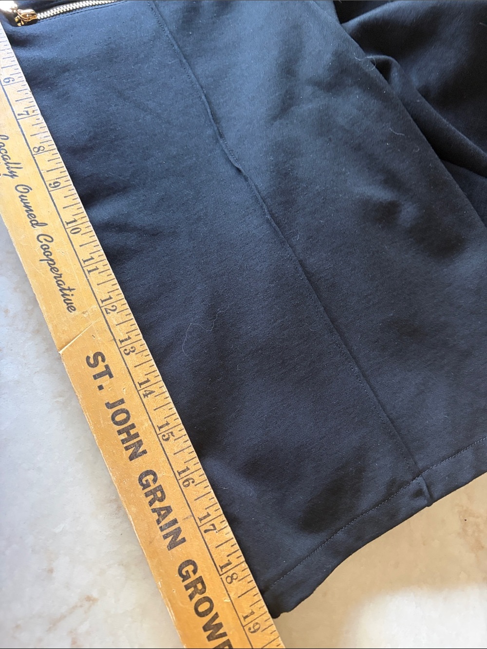 Anne Klein Bermuda Preppy Shorts Upscale Stretch minimalist Polished BLACK Sz. L - Picture 8 of 8